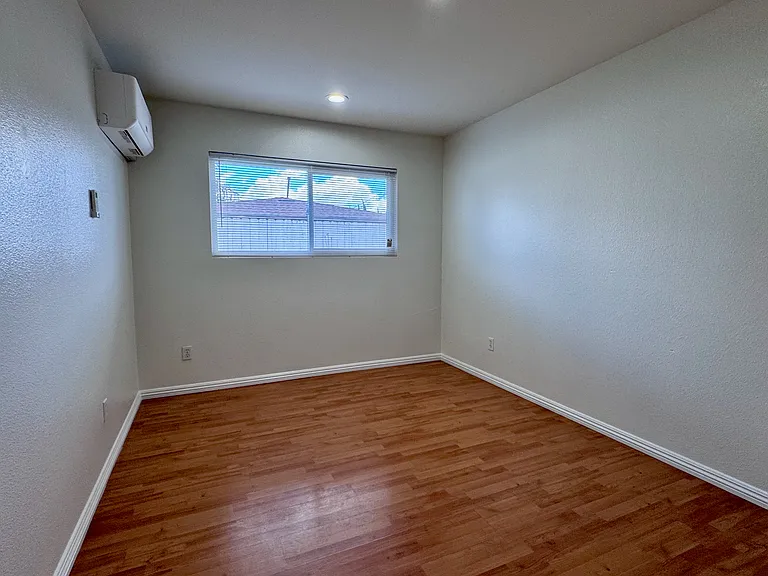8434 Donovan St — Photo 11