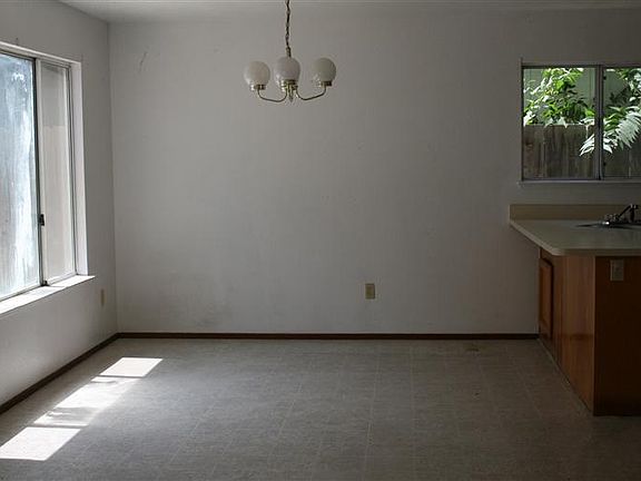 3rd image of 826 6th St