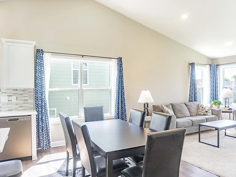 1430 Nutmeg Cir — Photo 18