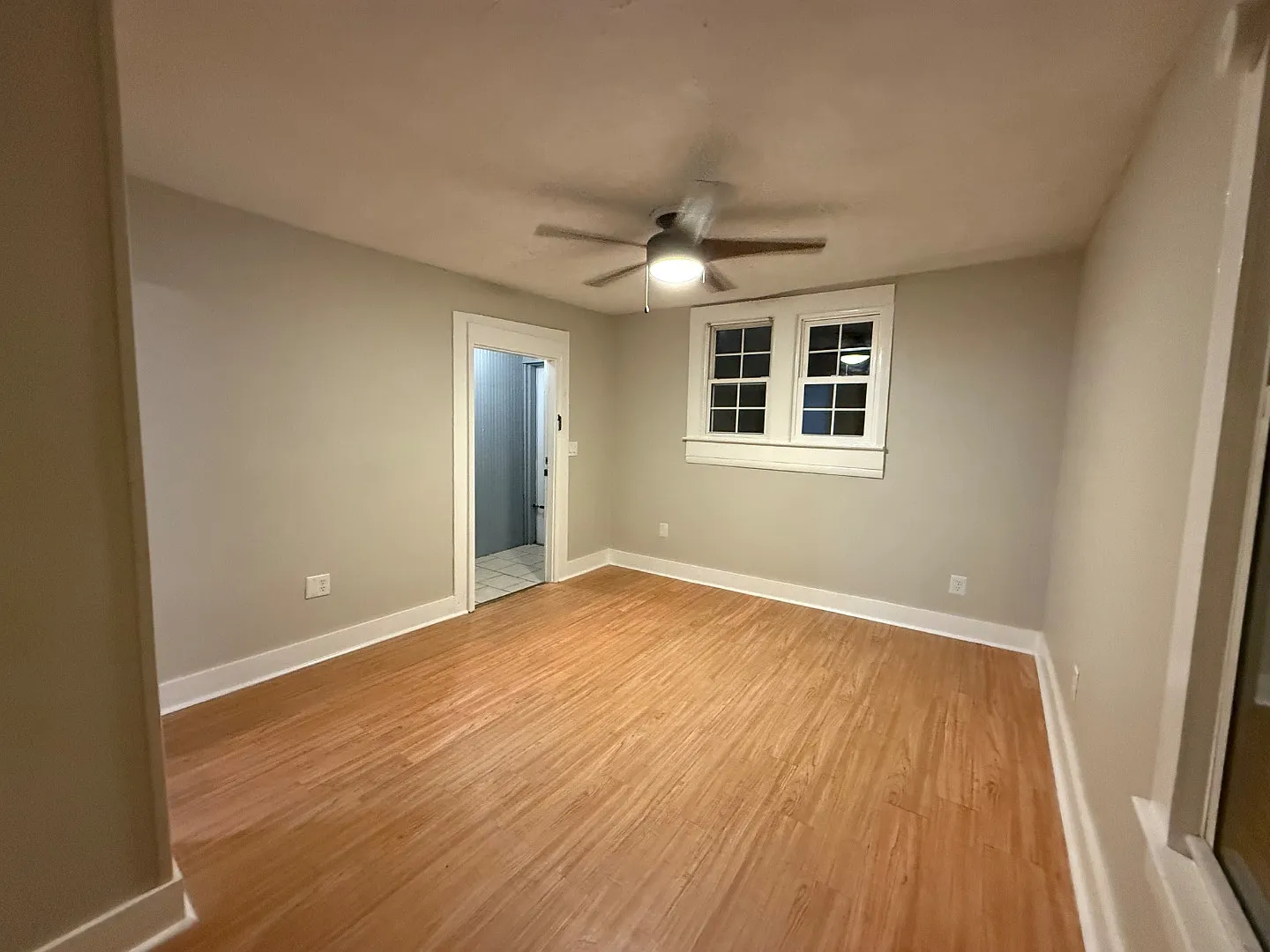 310 W Maple St - Unit 5 — Photo 2