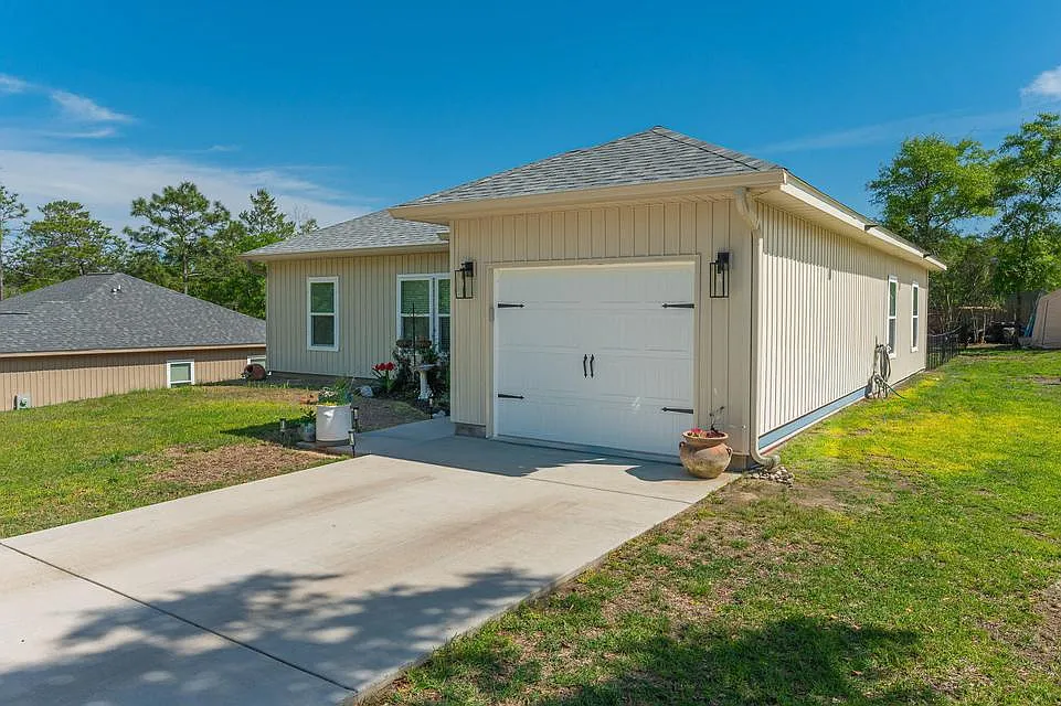 3 bed, 1256 sqft, $1,950 — Photo 3