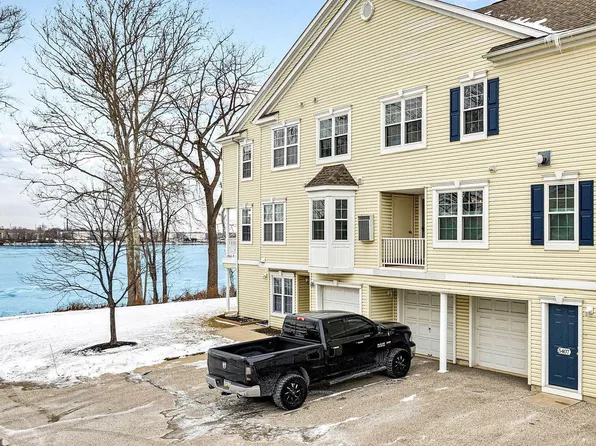 5407 Riverfront Dr, Palmyra, NJ 08065