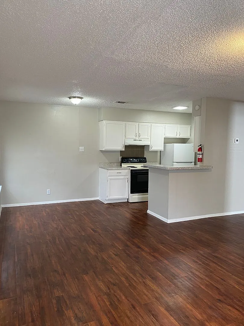 Modern 1-Bedroom **Move-In Special** — Photo 1