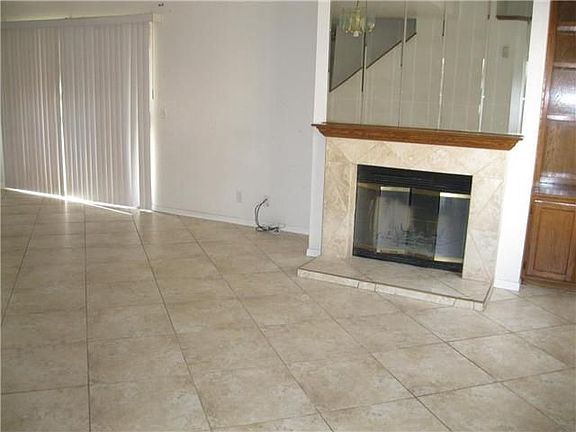 4th image of 566 S Sunshine Ave