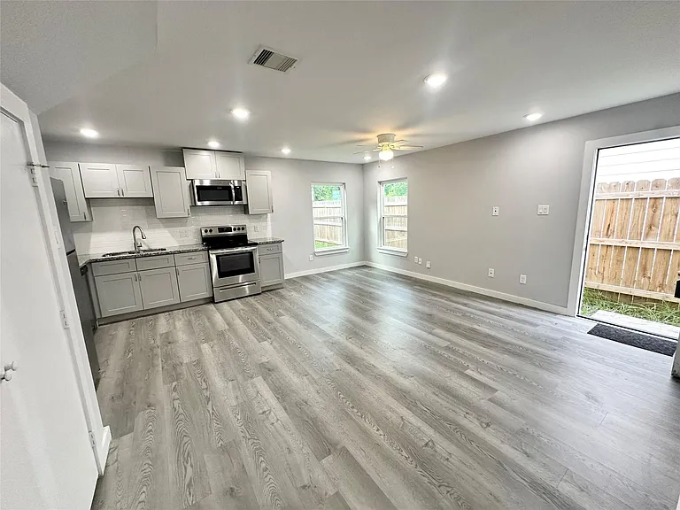 8215 Crestview Dr #B — Photo 7