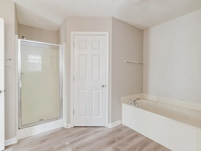 8169 Manhatten Dr — Photo 12