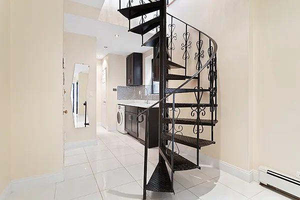 Rented by Safdie Realty Group | media 16