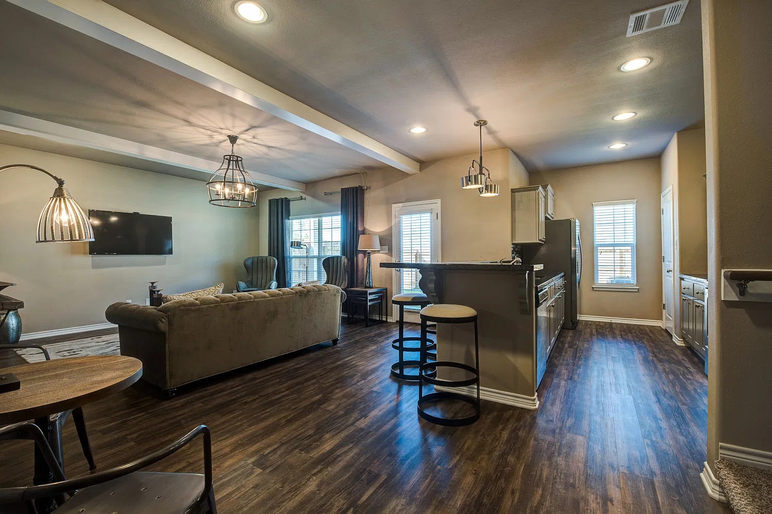 4 bed, 4.5 bath, 1869 sqft, $3,000 — Photo 2