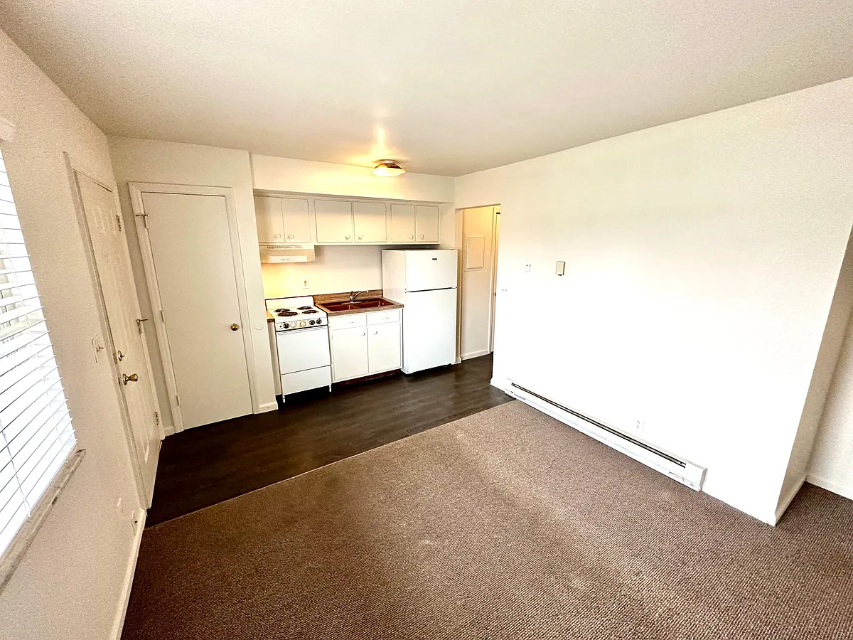 Building Photo - 408 N Jefferson St #12