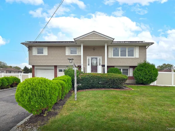 105 N Lewis Avenue, Lindenhurst, NY 11757