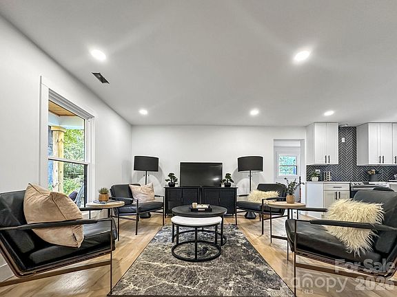 3rd image of 3317 Sargeant Dr