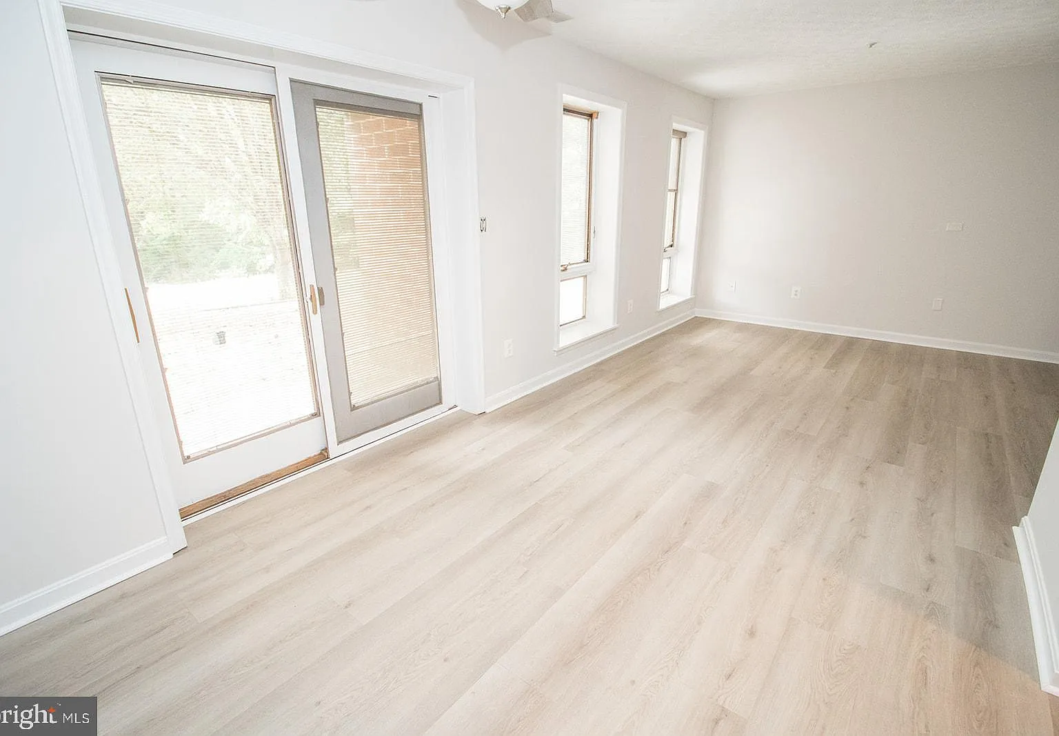 2 bed, 1.5 bath, 936 sqft, $1,950 — Photo 3