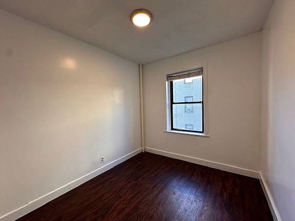 5th image of 2106 35th St APT 4B