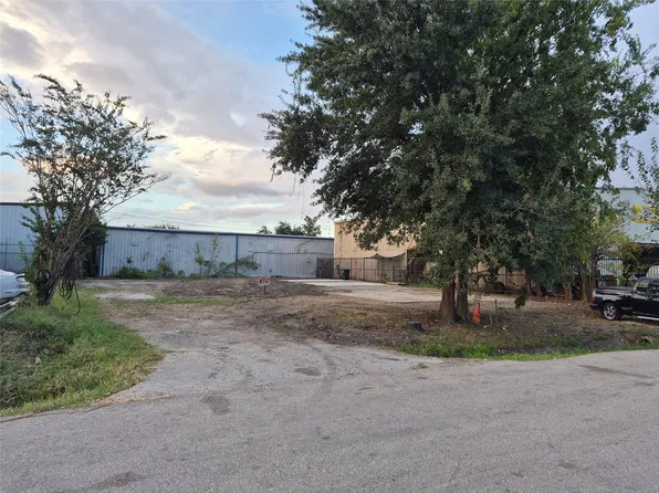 8710 Daffodil St, Houston, TX 77063