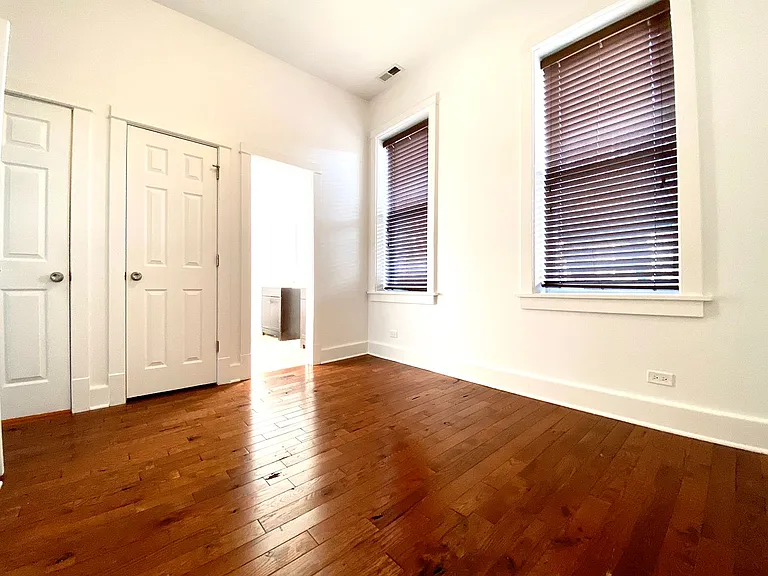 Pilsen 1820 Throop — Photo 12
