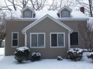 10480 Hyne Rd, Brighton, MI 48114