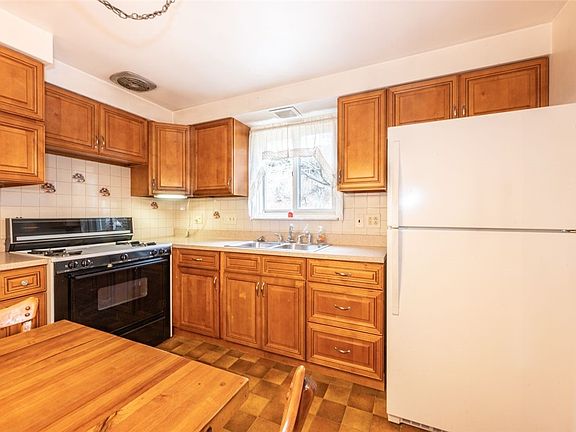 2nd image of 4795 Nurnberger Dr