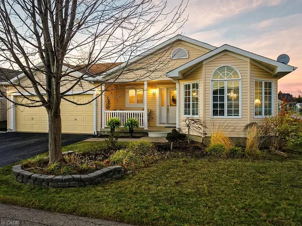 156 Gracehill Cres, Hamilton, ON L8B 1A5