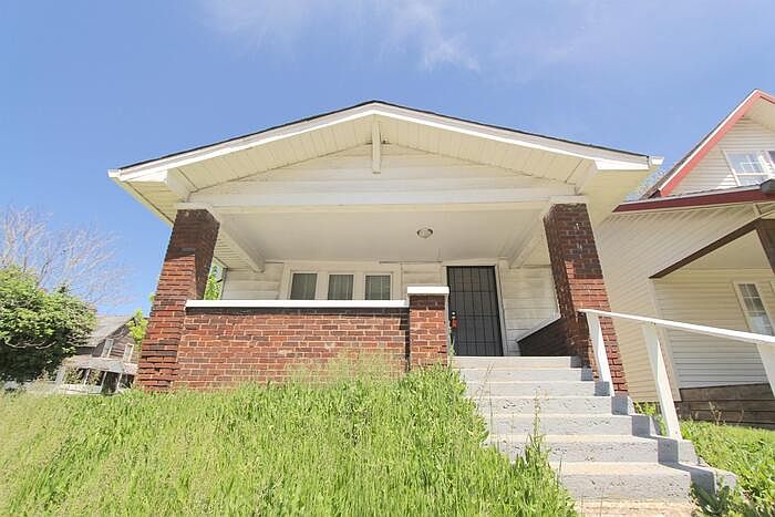 1st image of 976 W 29th St