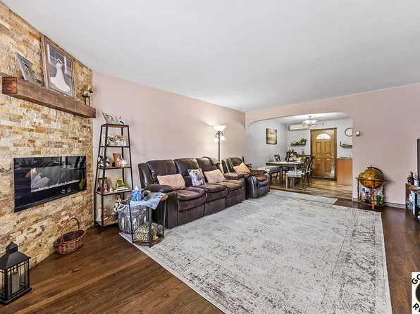 75-21 Furmanville Ave #1, Middle Village, NY 11379