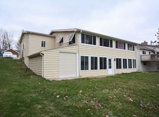 205 Nottingham Dr, Brooklyn, MI 49230