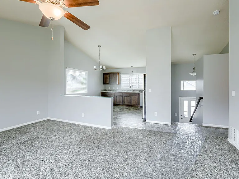 18906 Birch Ave — Photo 4