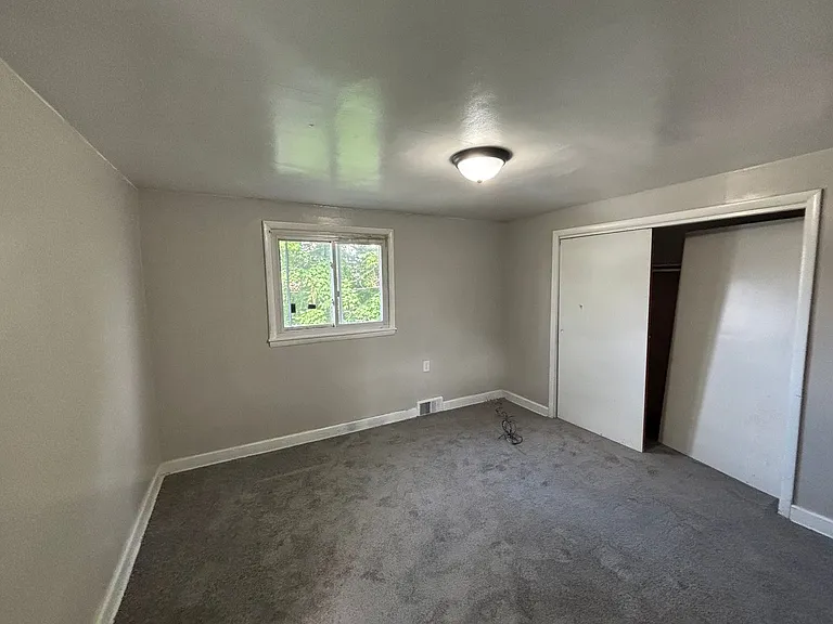 880 Miller Ave — Photo 2