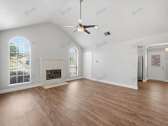 3rd image of 720 Willow Oak Dr