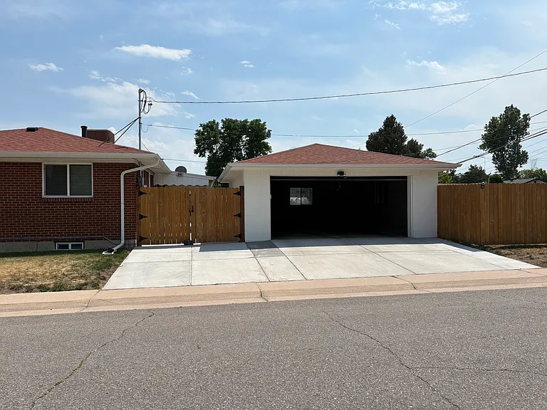 1601 S Patton Ct — Photo 2
