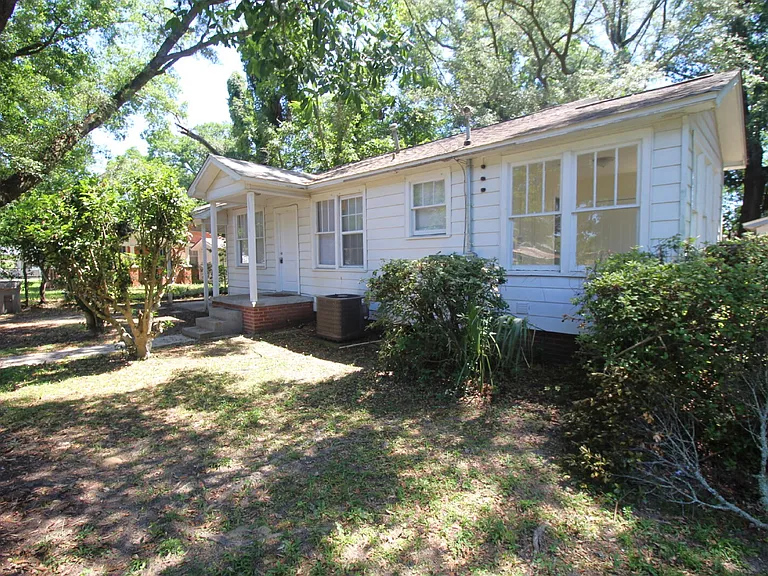 1218 N Kirk St — Photo 2