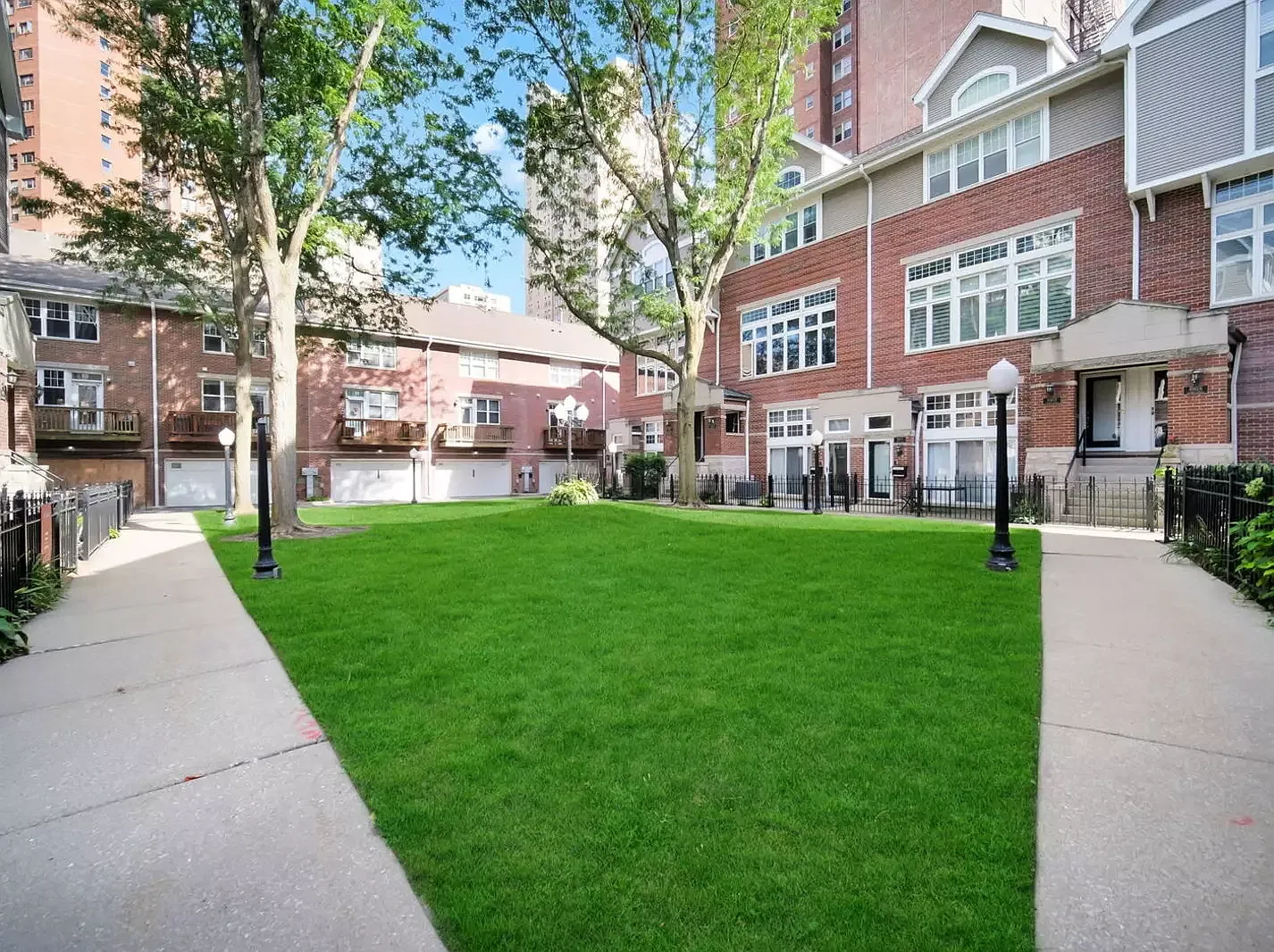 2 bed, 2.5 bath, 1473 sqft, $3,100 — Photo 3