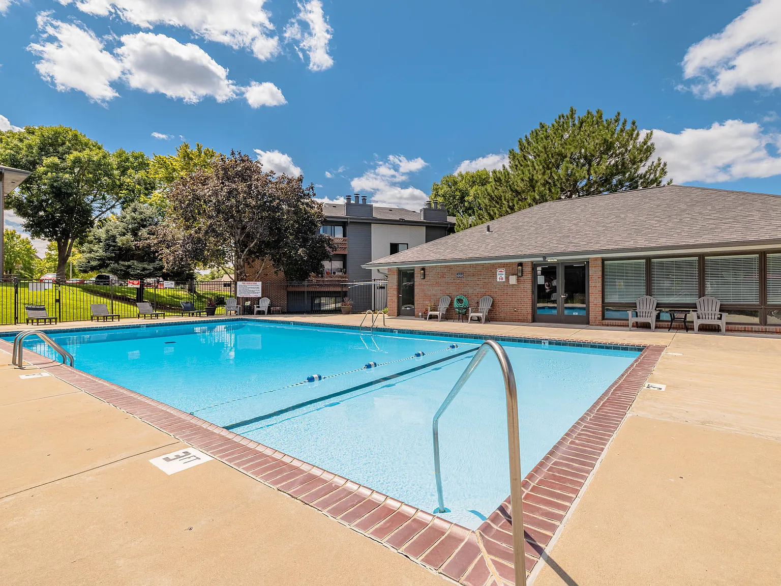 Applewood Pointe Apartments — Photo 3