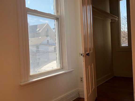 4th image of 1423 W Superior St #2R