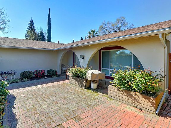 5th image of 2540 Waterton Way