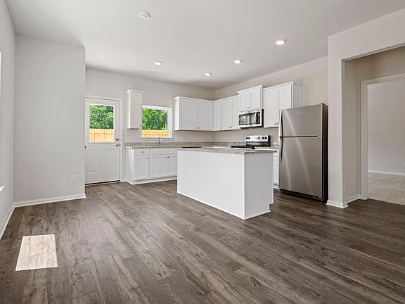Chef-ready kitchen and dining room