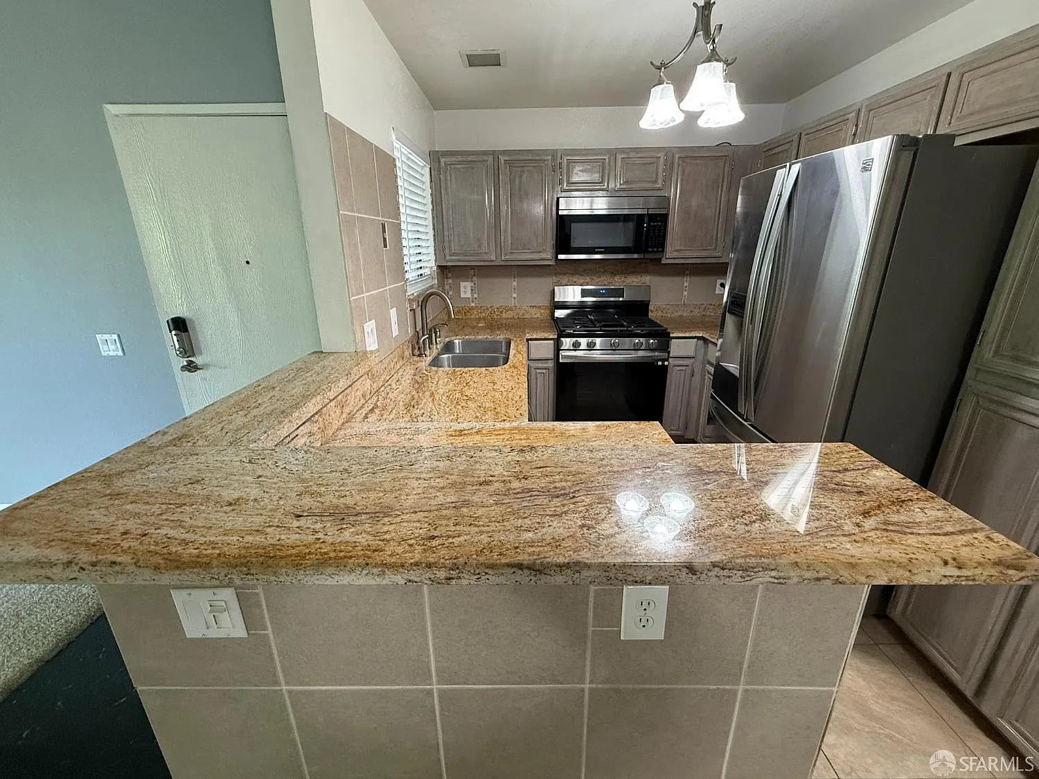 2 bed, 2.0 bath, 990 sqft, $2,850 — Photo 2