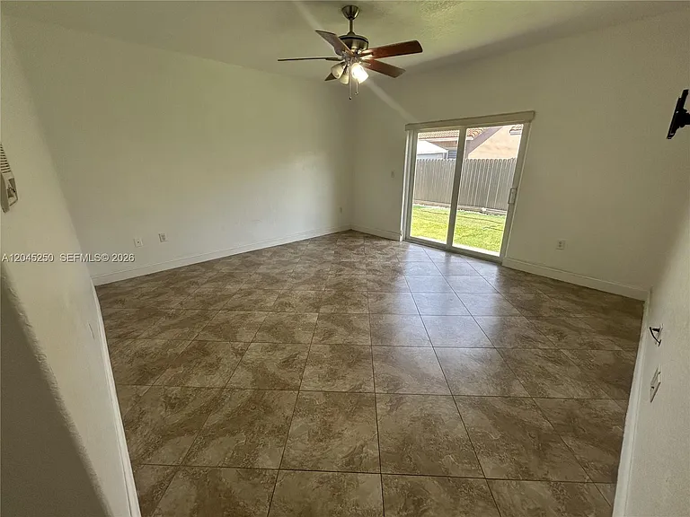 8842 NW 142nd Ln — Photo 14