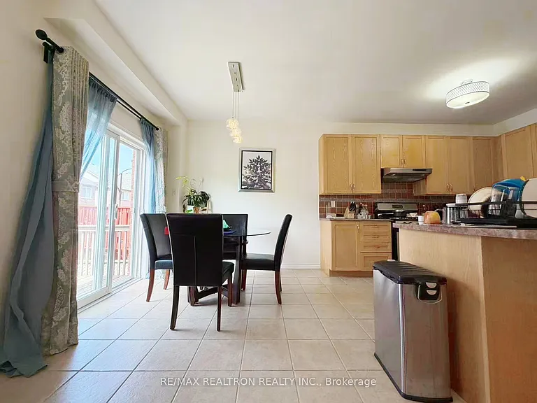 210 Old Colony Rd — Photo 11