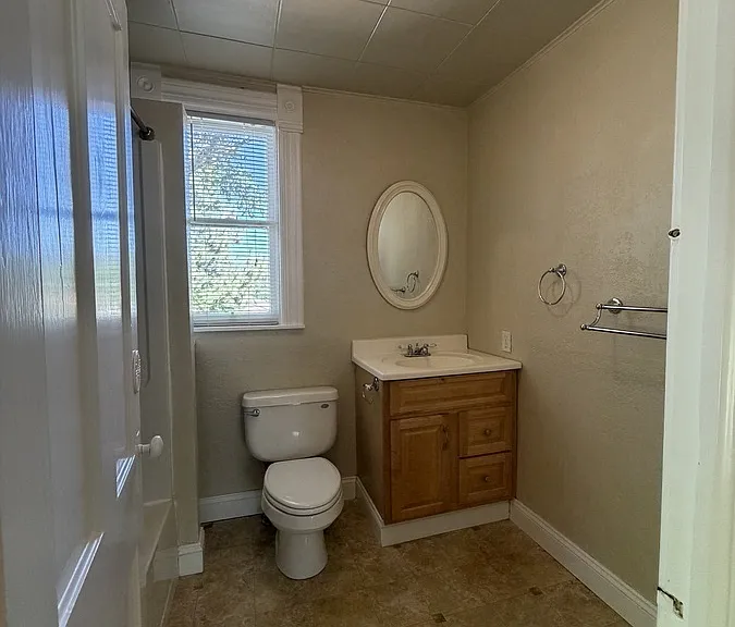 2920 W Jefferson St — Photo 16