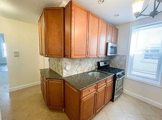 18-37 Ditmars Blvd #2R, Astoria, NY 11105