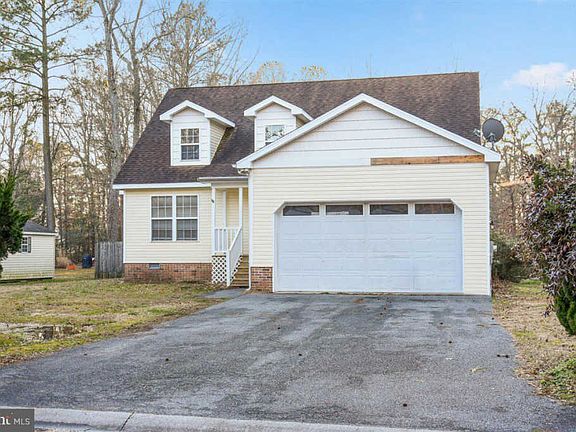 3rd image of 808 White Oaks Ln