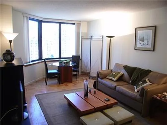 Rented by R New York | media 22