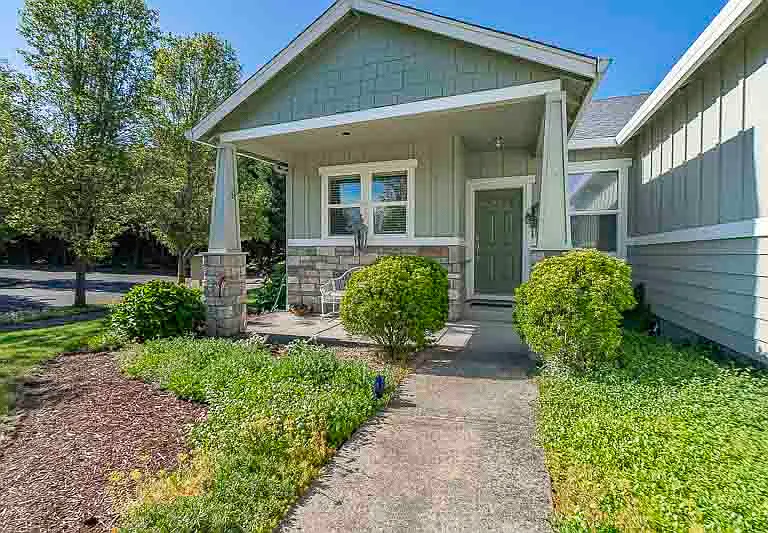 3928 Bentley Dr NE — Photo 2