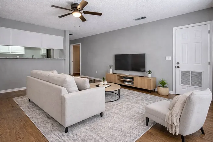 1005 N Austin St #7