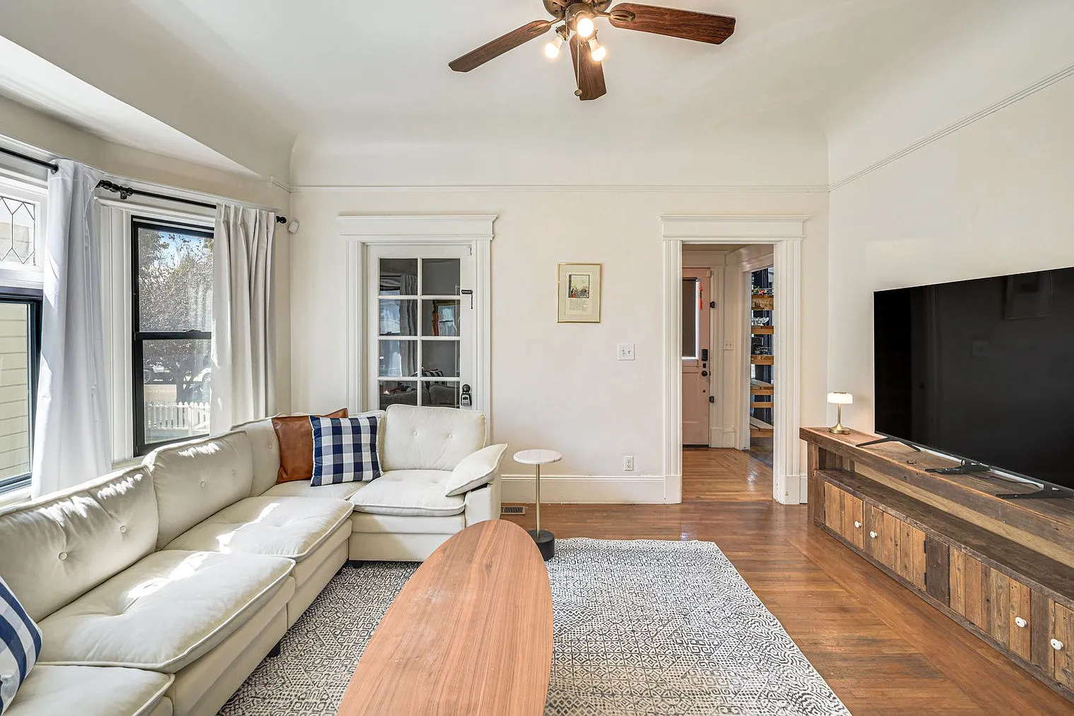 3 bed, 2.0 bath, 1797 sqft, $6,031 — Photo 2