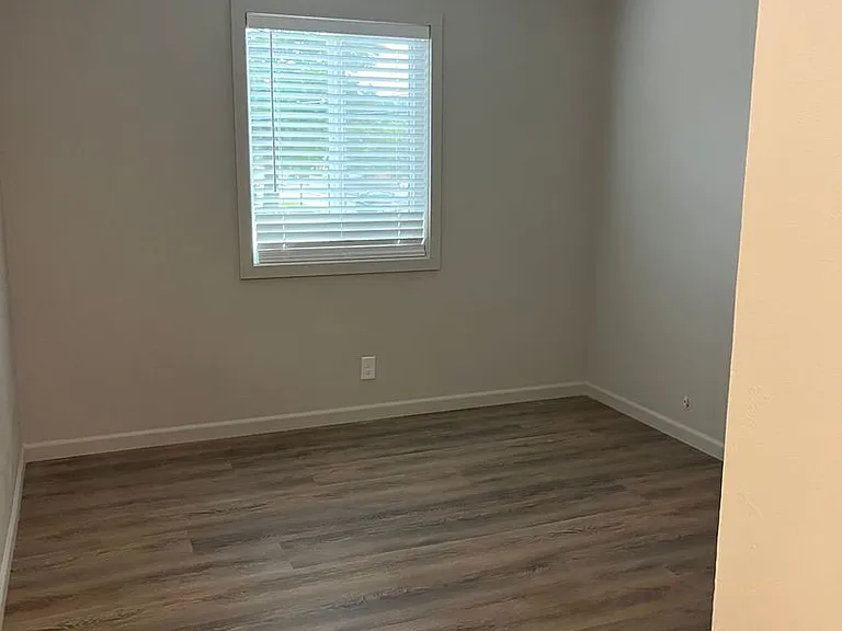 1404 Toole Ave — Photo 14