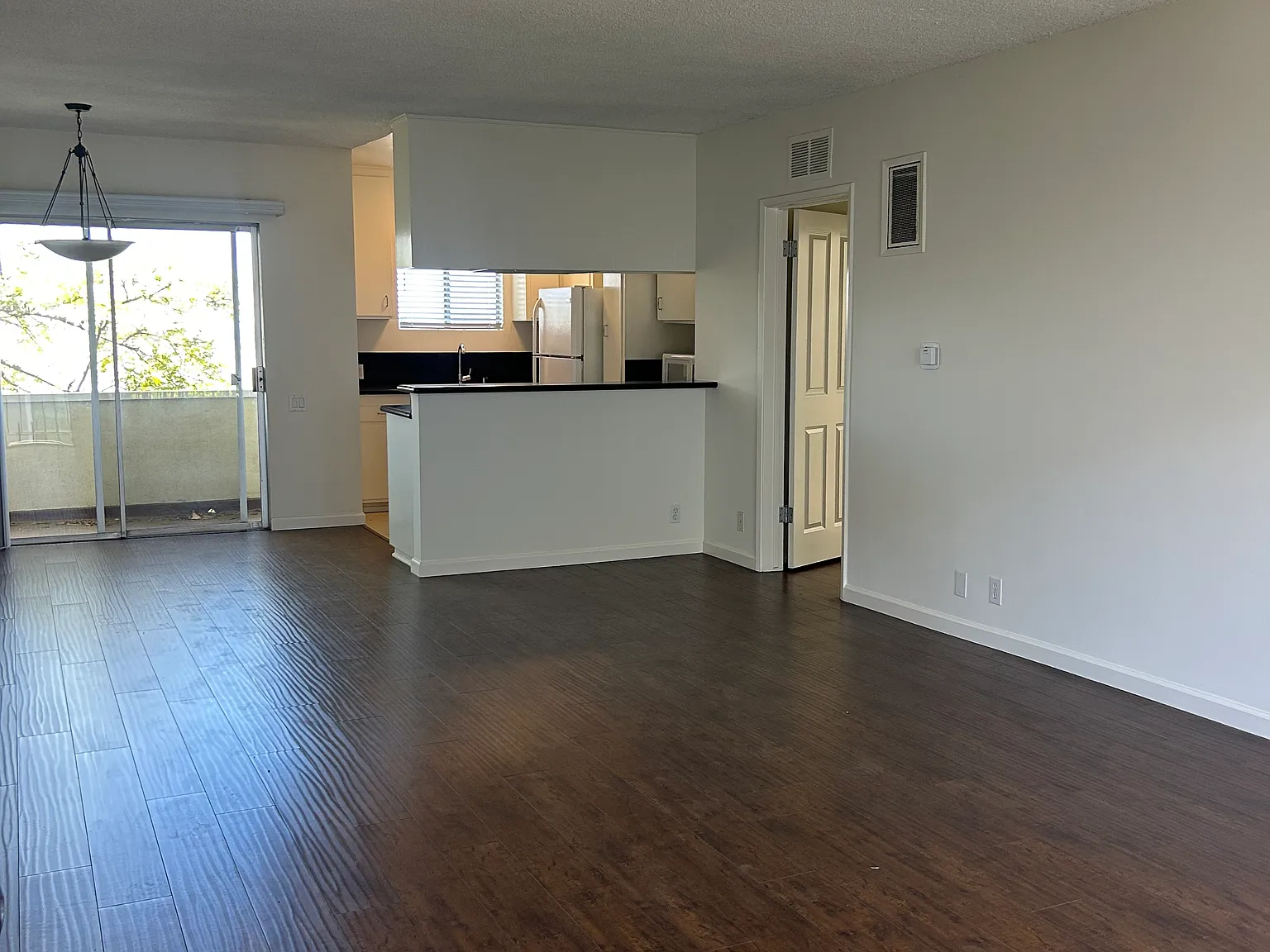 2 bed, 1050 sqft, $2,895 — Photo 2