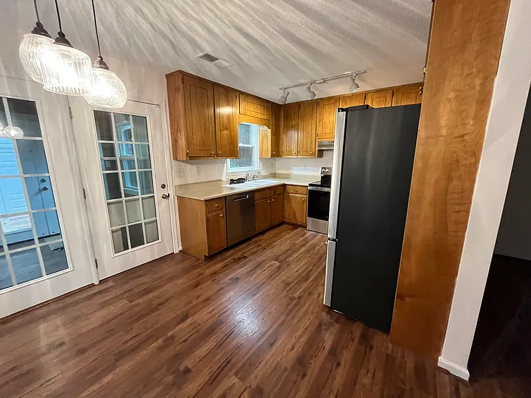 309 Clarendon Ct — Photo 10