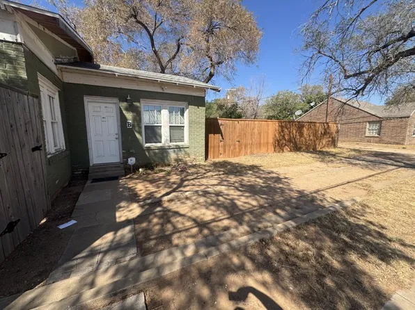 2102 16th St APT B, Lubbock, TX 79401
