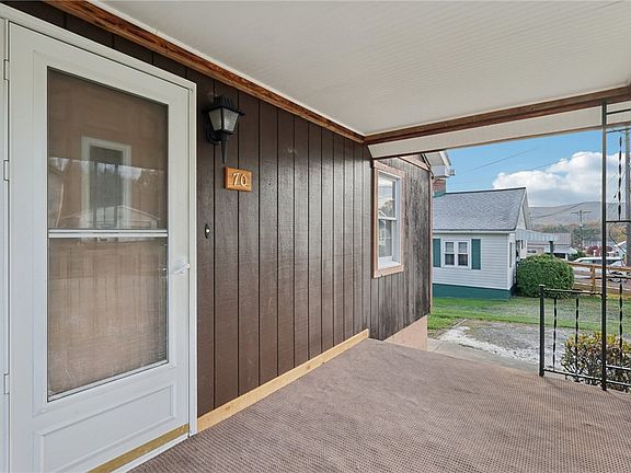 5th image of 70 Poplar St